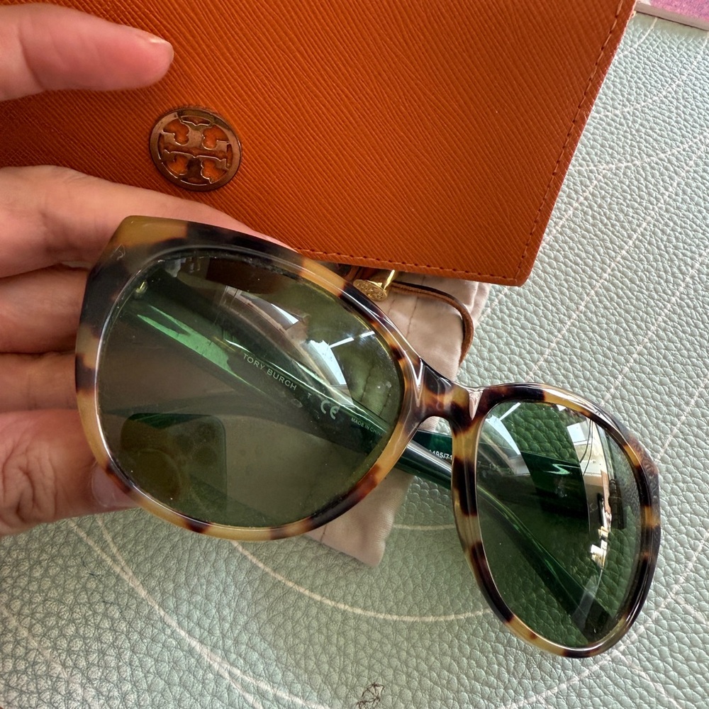 Tory Burch Tortoise & Green Round Sunglasses w/ Case & Pouch